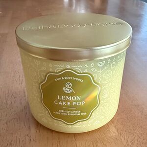 Bath & Body Works 3 wick Lemon Cake Pop Candle - Yellow